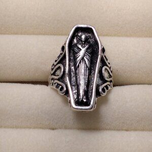 New!  Mummy or Vampire Ring Size 8 Silver Tone